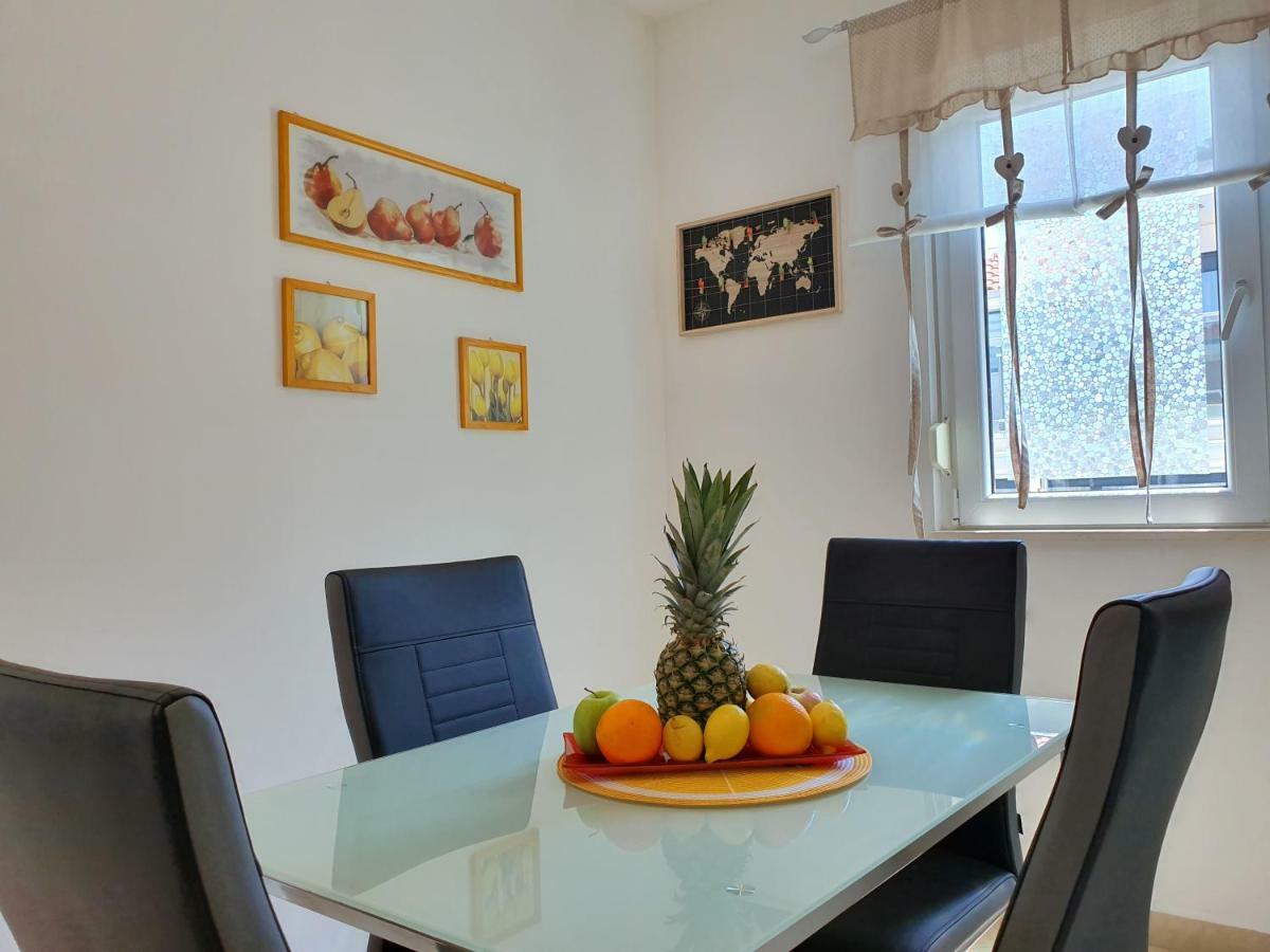 Apartment Tihana Trogir Eksteriør bilde