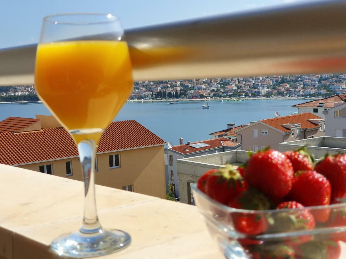 Apartment Tihana Trogir Eksteriør bilde